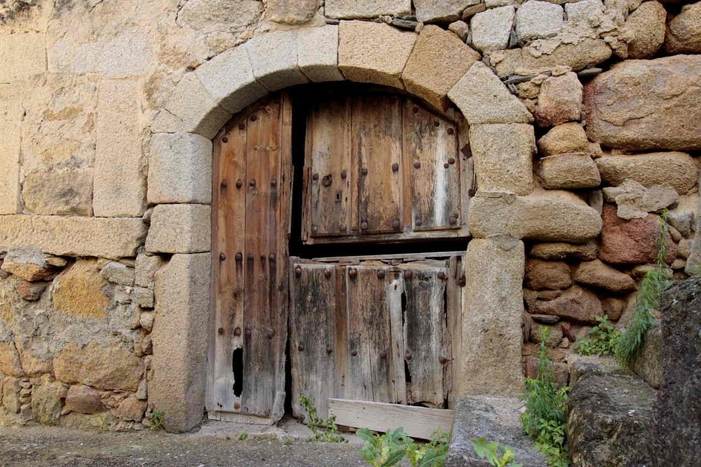 puerta-de-piedra-en-fermoselle